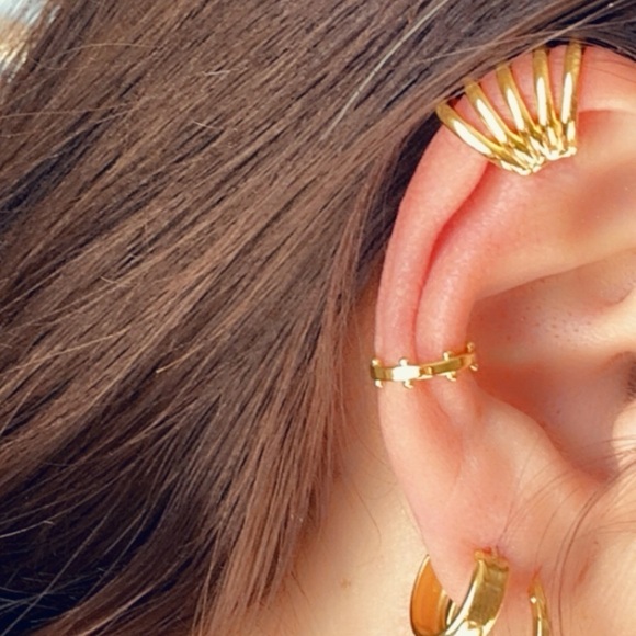 14k Gold Vermeil Dainty Ear Cuff - Picture 4 of 16